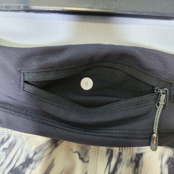 Lululemon Run: Inspire Crop 2 Great Granite Black Mohave Tan Leggings Size 6 - Picture 7 of 8